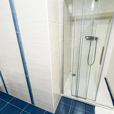 1 Bedroom In شقة إِستيبونا